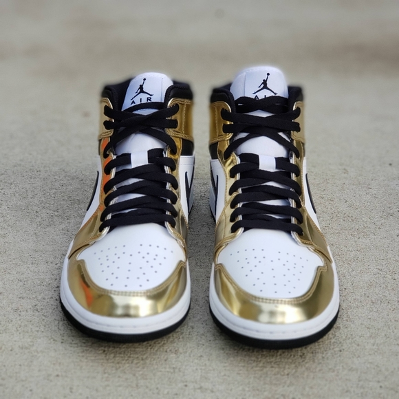 Air Jordan 1 Mid OG Metallic Gold Men's Size 9 New - Picture 8 of 11